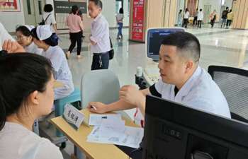 九三学社常德市一中医院支社开展甲状腺健康义诊活动