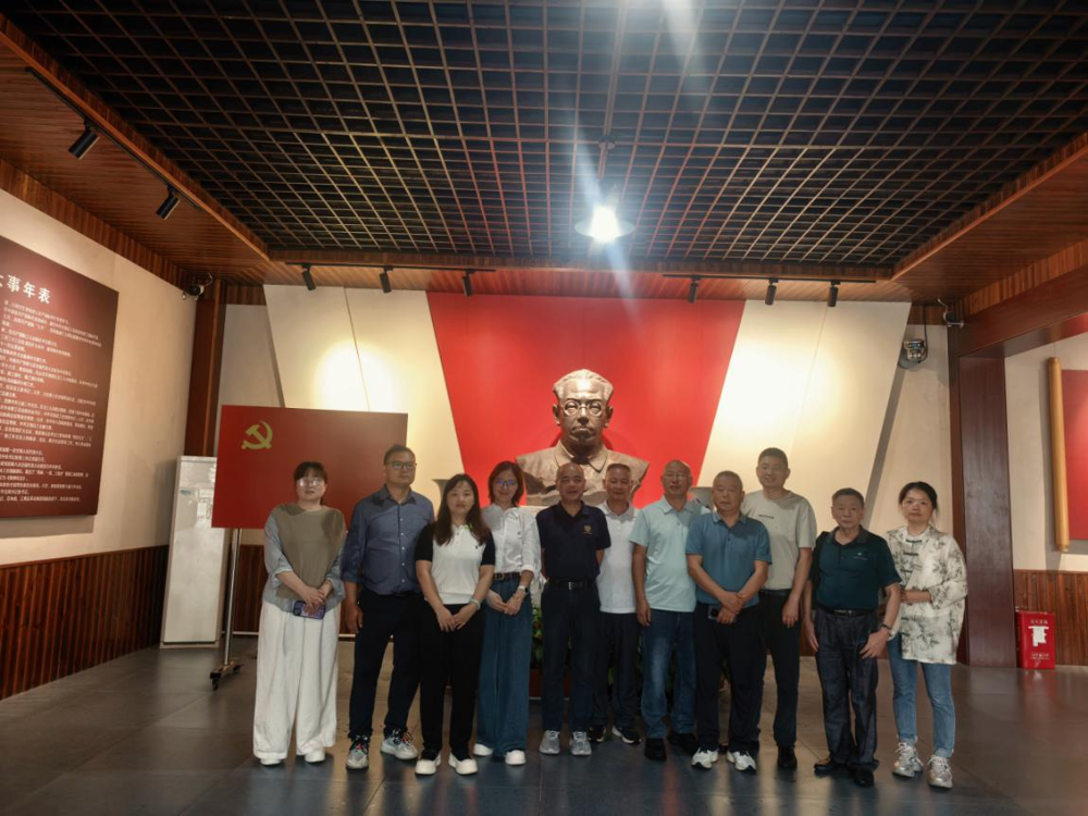 社员代表参观李三立事迹陈列展